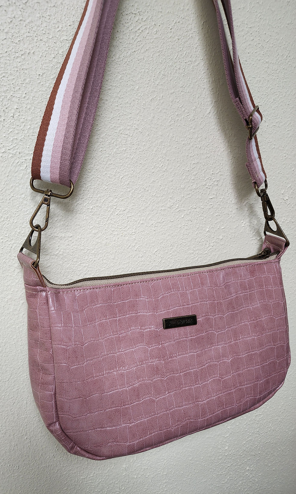 Jessica - Pink Crocodile