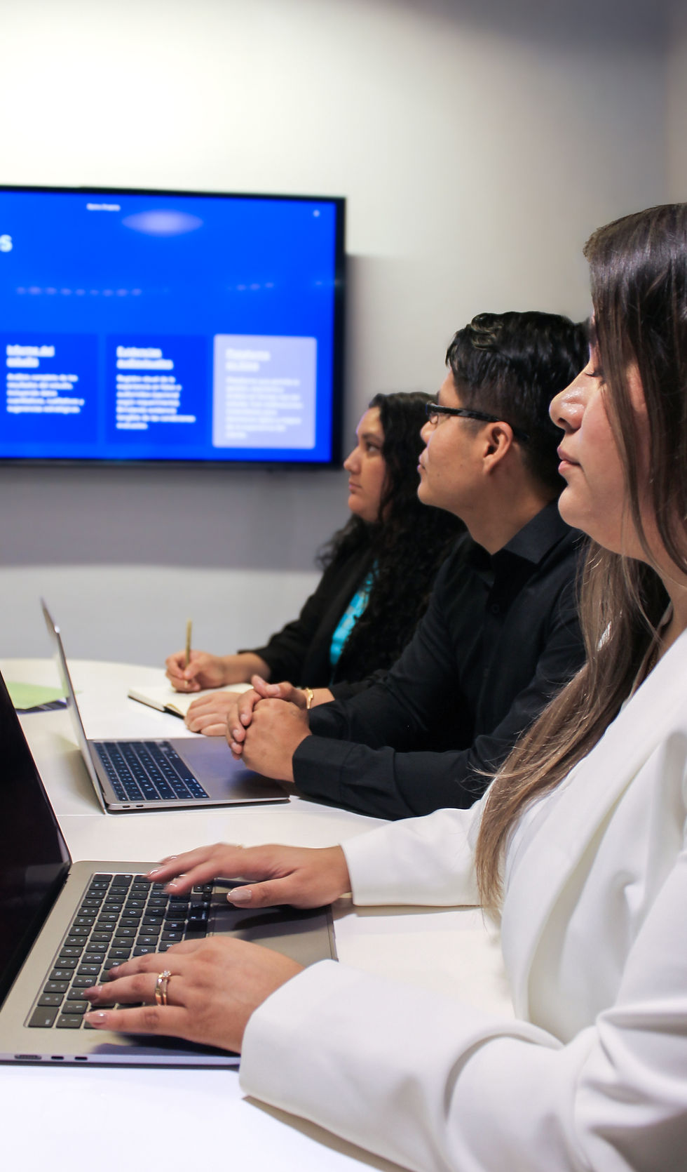 Monitoreamos los canales y precios de tu competencia. Cotiza con nosotros.