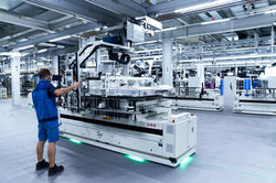 P90407611_highRes_bmw-ix-production-at