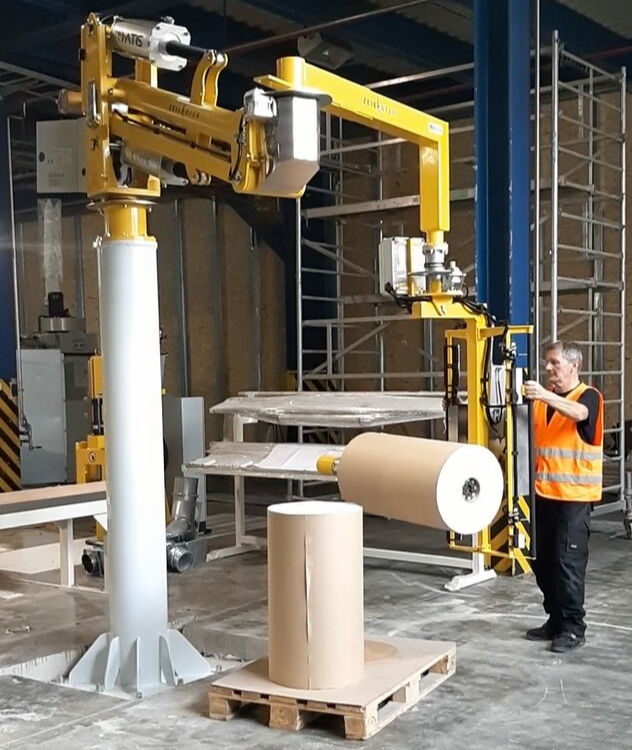Articulated manipulator with mandrel for picking up rolls
