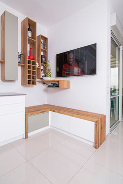 ספסל ויחדות תלויות | פנטהאוס ברחובות