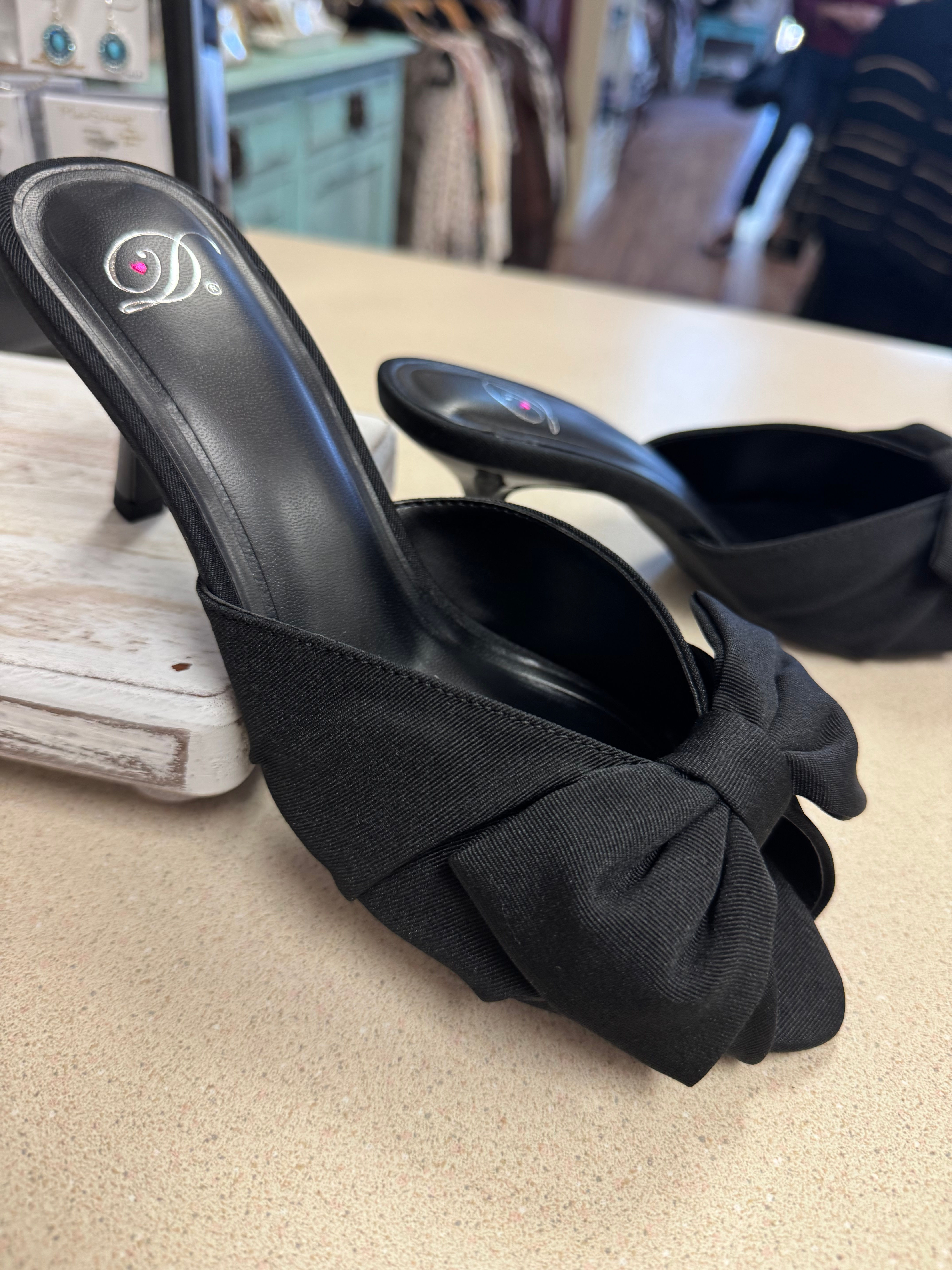 Cheryl BlackTie Slide