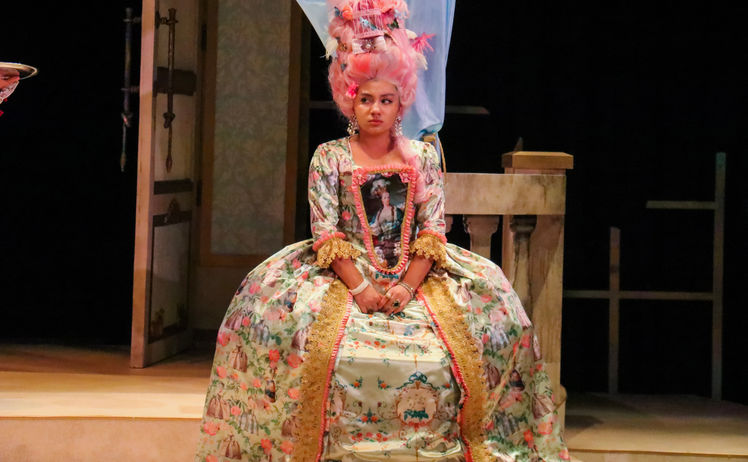 Marie Antoinette, Scenic Charge