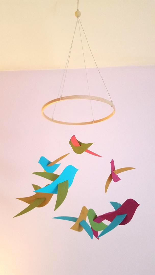 Miniature : Mobile bébé avec 8 oiseaux colorés sur cercle en bois 20x50cm