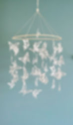 Mobile papillons en dentelle de papier fait main, suspension décorative XXL