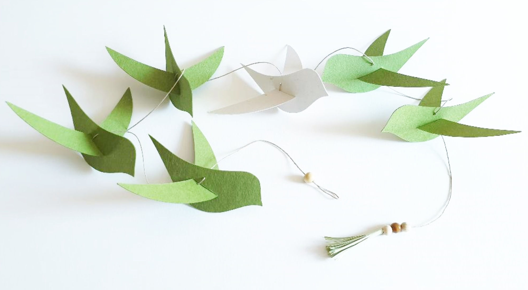 Guirlande horizontale de 6 Oiseaux vert et blanc verticale 120cm