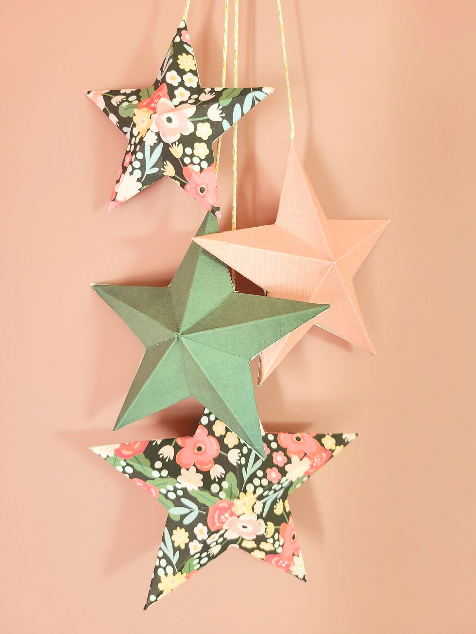 Miniature : Suspension décorative éco-responsable, mobile étoiles 3D fait main pour chambre bébé ou enfant