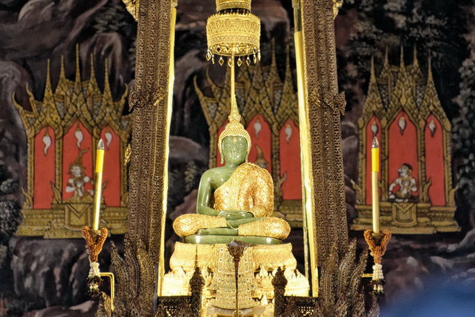 The Emerald Buddha (Wat Phra Kaew)in the Grand Palace itself is the main attraction. A figurine of the meditating Buddha made from a solid one piece of green jade, clothed in gold and diamonds. It is greatly revered from the Royal family to Thai nationals alike, as Thailand’s utmost precious religious icon...