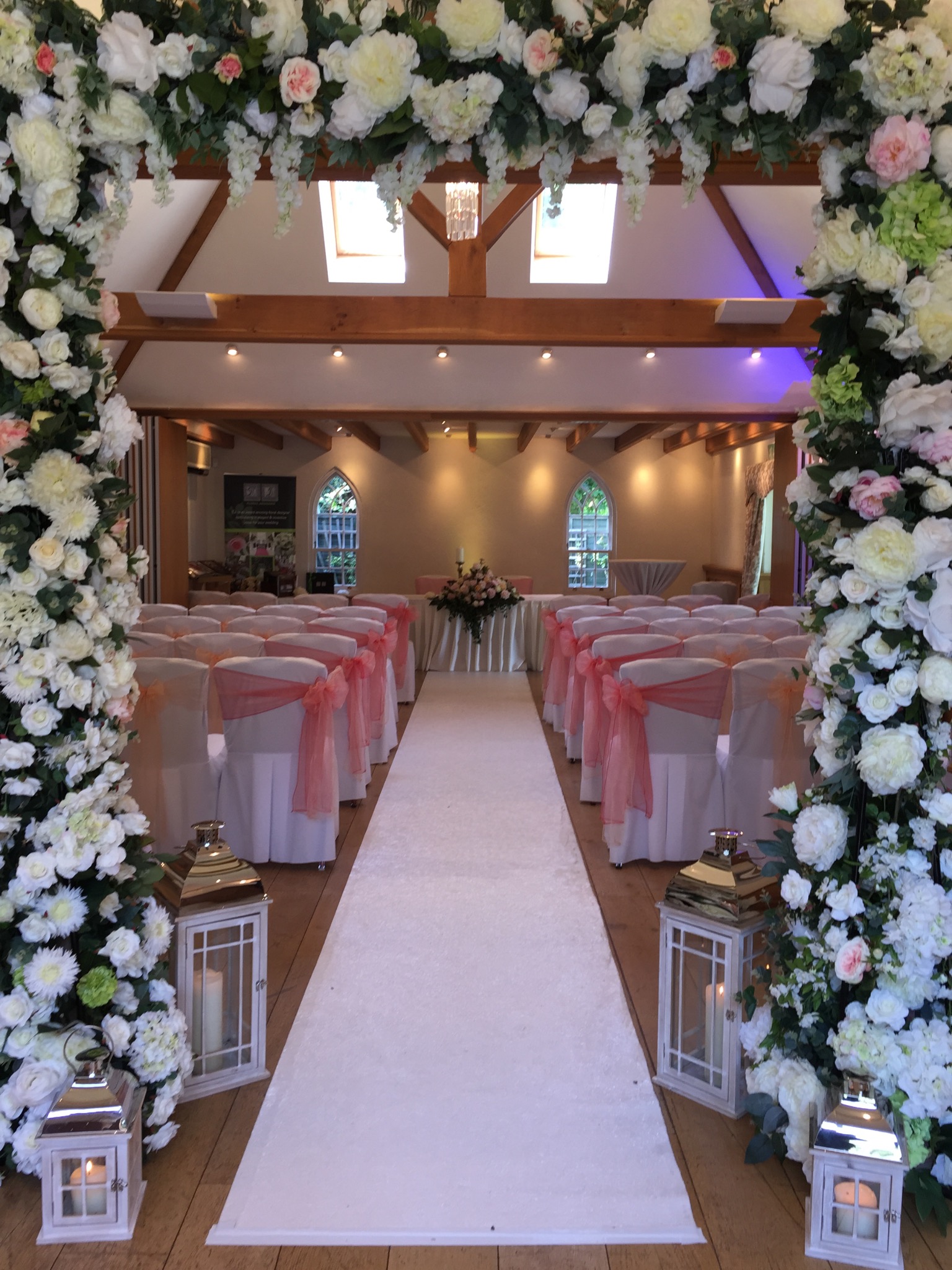 Aisle silk arches