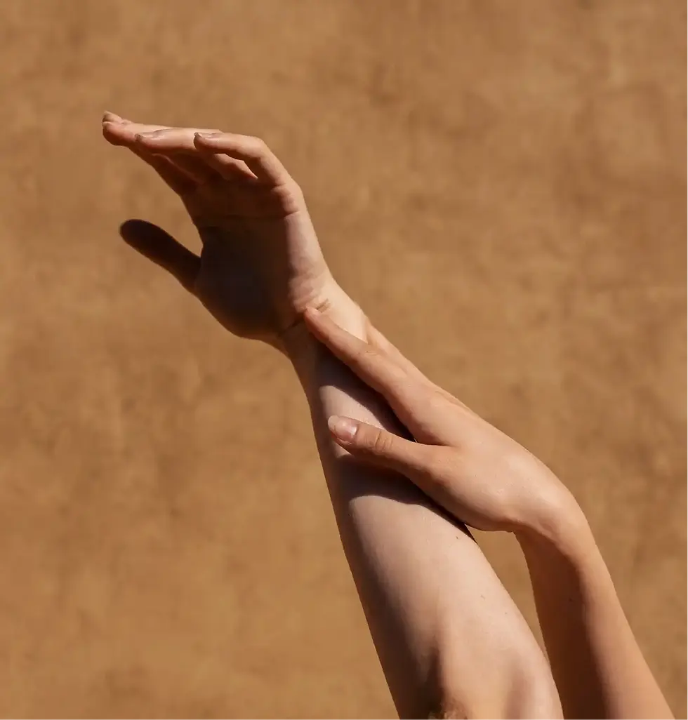 PSbeautiful-sensitive-hands-concept.webp