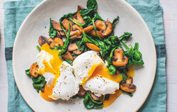 poached_eggs_with_mushrooms_and_spinach_
