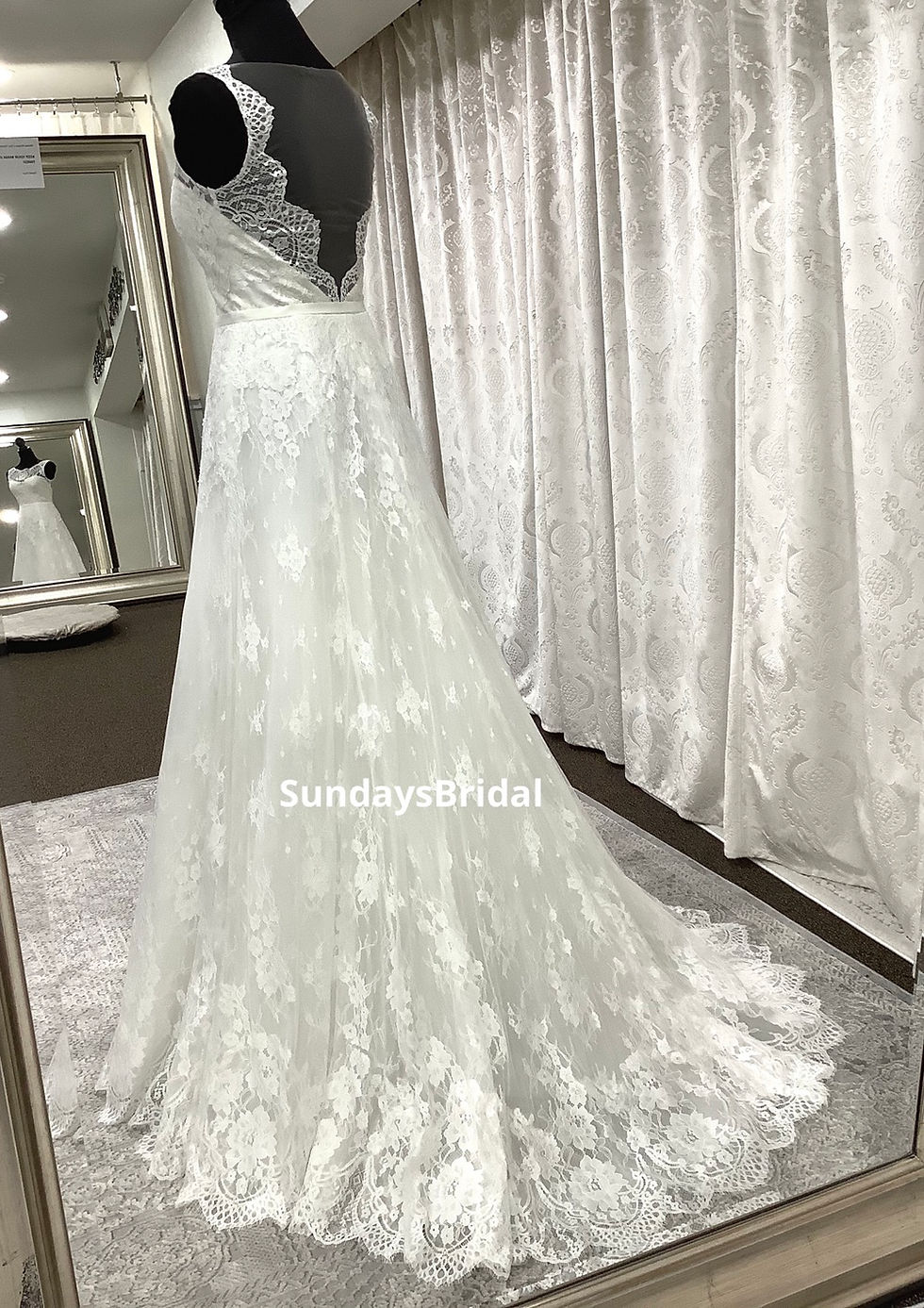 Thumbnail: 0433 Sundaysbridal 1823 Wedding Gown Size 2 Ivory