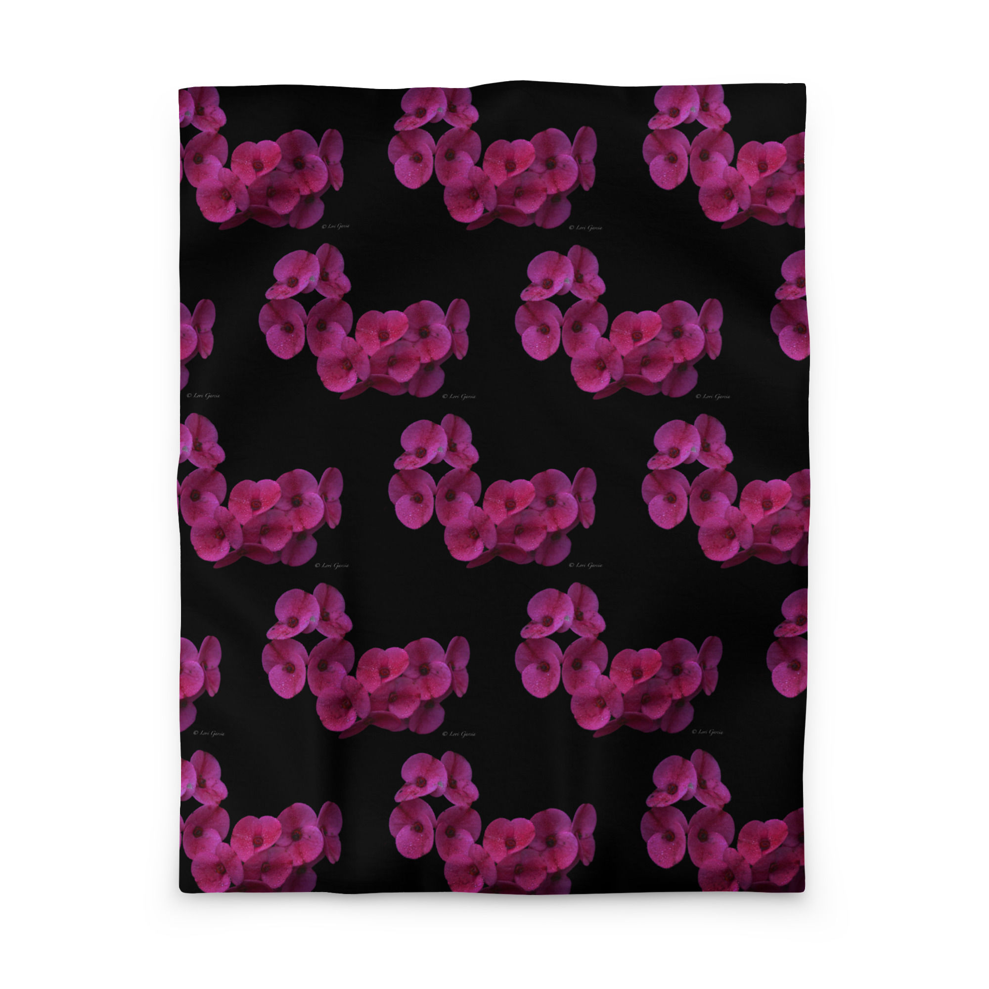 Duvet cover Magenta flower with blacked out background