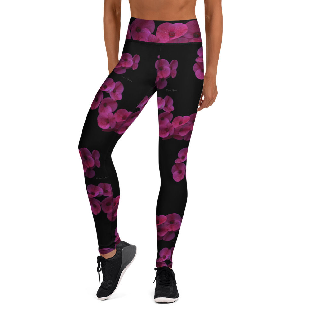 Yoga Leggings Magenta flower with blacked out background