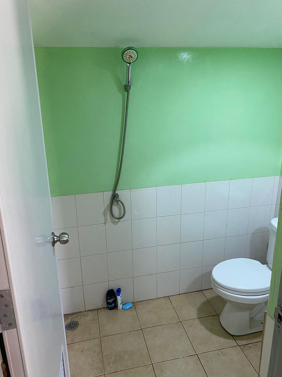 Aircon room with ensuite bathroom 3