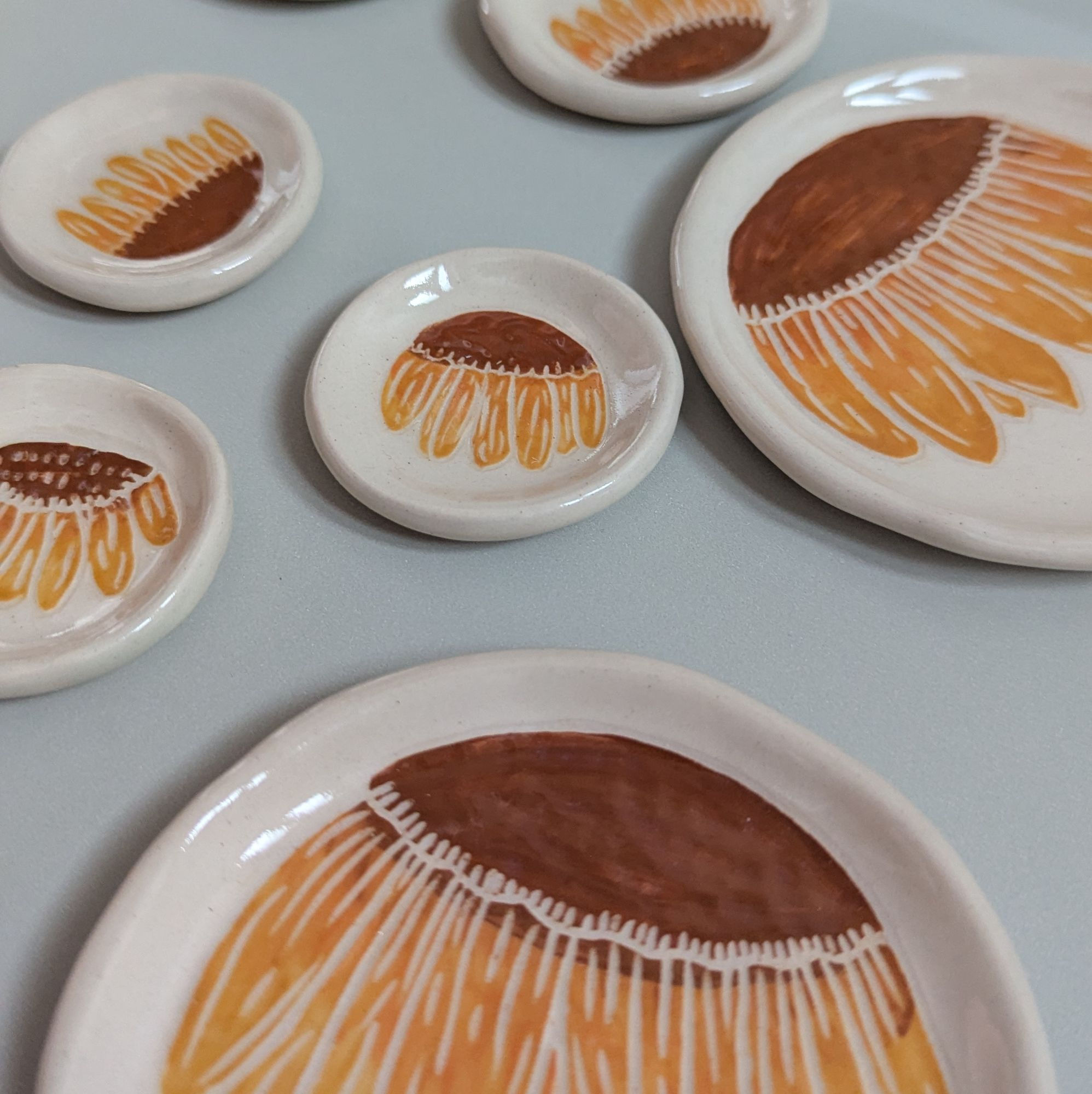 Carved sunflower dish