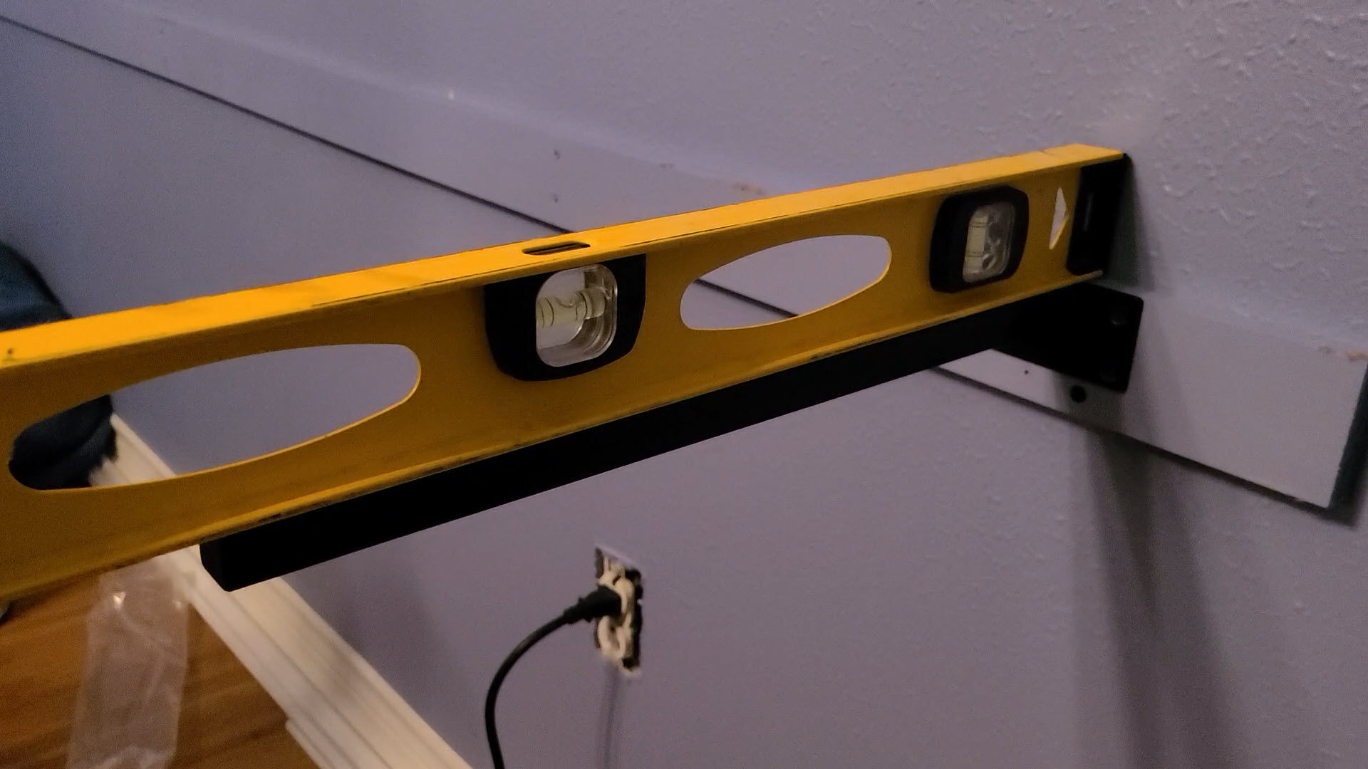 Unlevel Metal Shelf Bracket