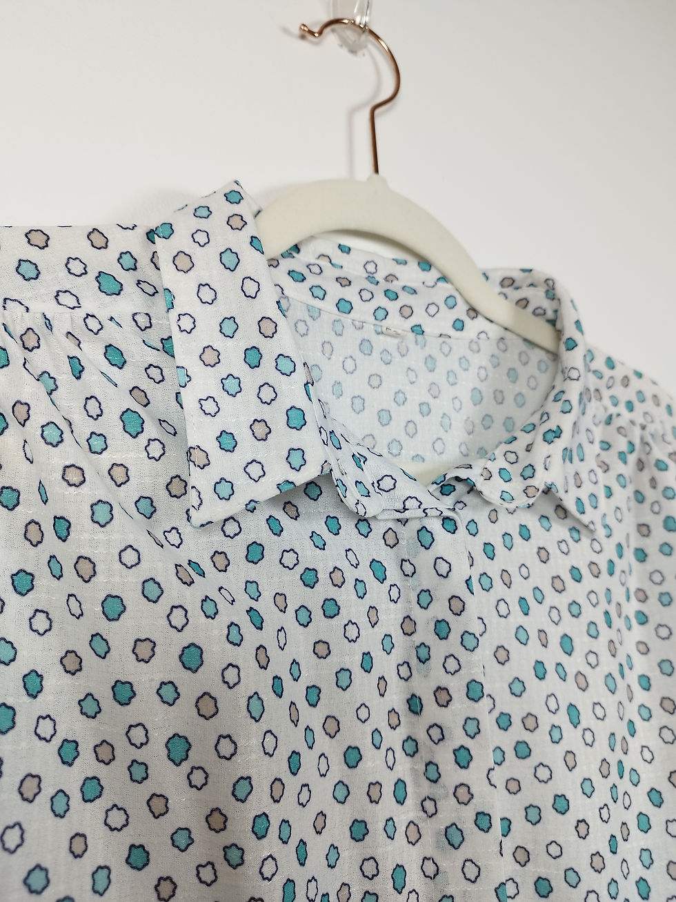 Thumbnail: Vintage White Blouse with Spotted Pattern - Size 12-16