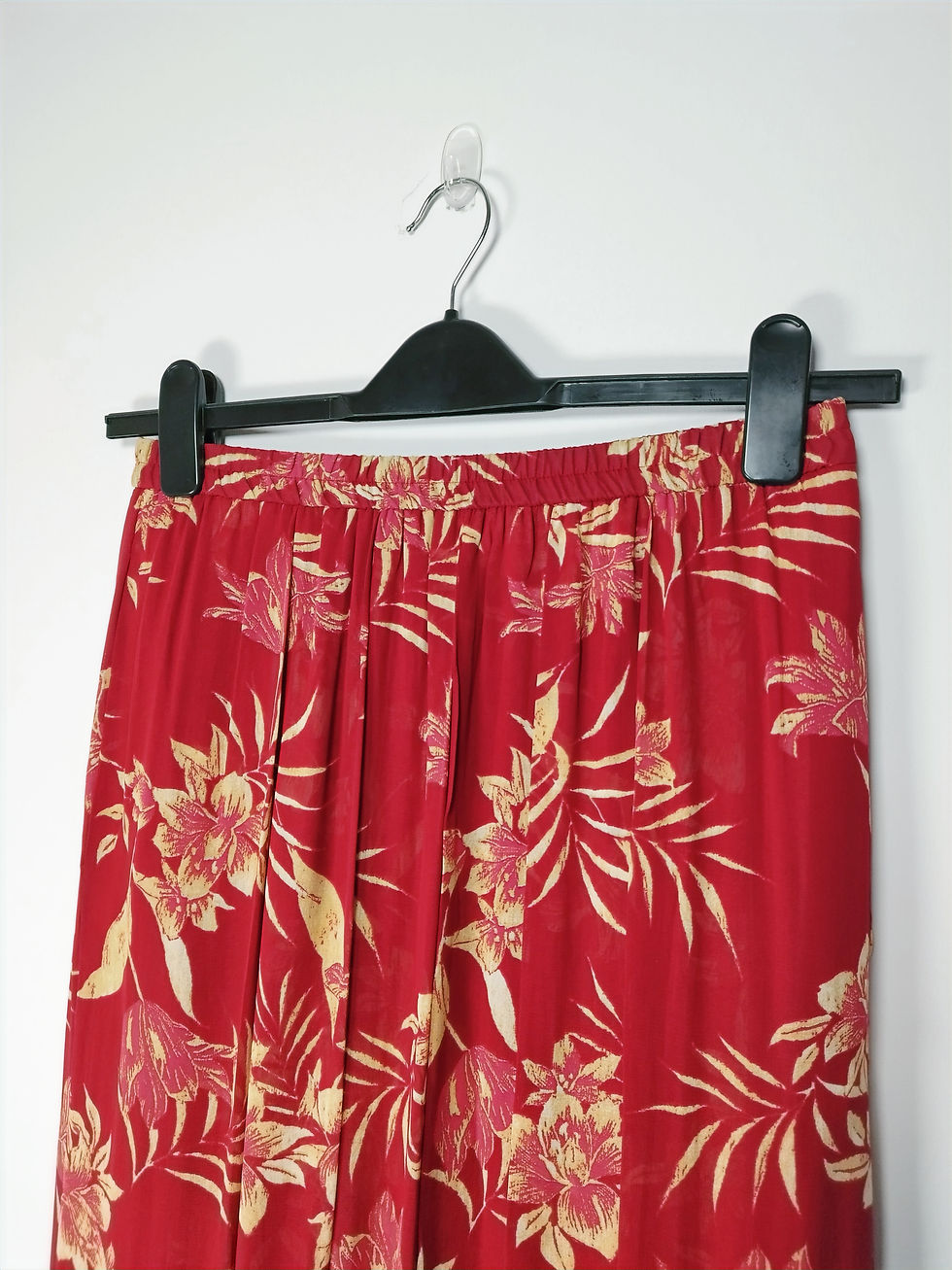 Thumbnail: Eastex Red Floral Skirt - Size 8/10