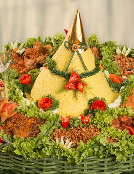 Tumpeng kuning dengan rasa enak legit dan tampilan menarik