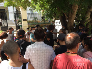 ARTISTAS SE REÚNEN EN EL MINISTERIO DE CULTURA PARA EXIGIR HABLAR CON EL MINISTRO
