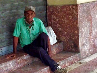 DEAMBULANTES EN LA HABANA DESPROTEGIDOS ANTE EL PASO DE ELSA