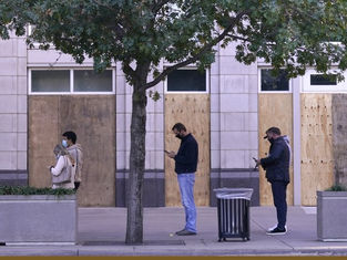 TODOS LOS COLEGIOS ELECTORALES ABIERTOS, EXCEPTO ALASKA Y HAWAI. CRECE LA TENSIÓN EN TEXAS.