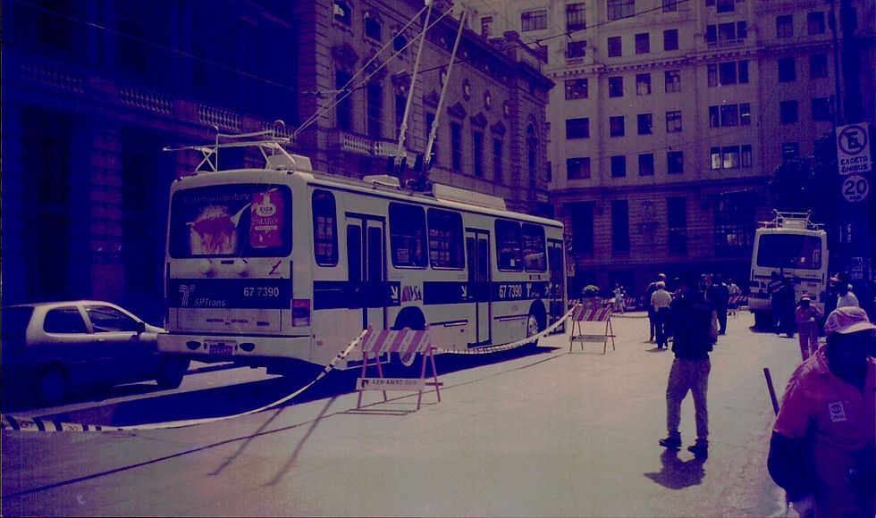 Trólebus Viação Santo Amaro próximo ao Teatro Municipal