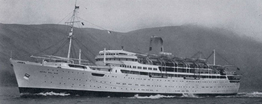 reina del mar black and white image