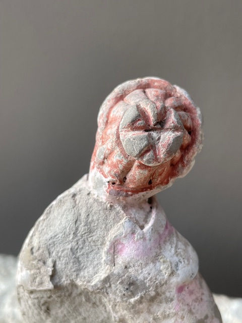 Miniature : Terra cotta beeldje van een vrouw