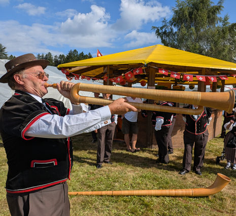 Toni joue au büchel