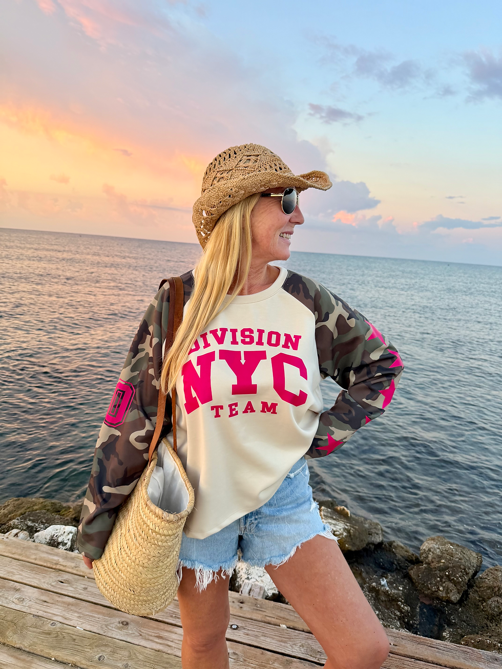 Miniaturbild: Buttery Soft Camouflage Sweater „NYC“