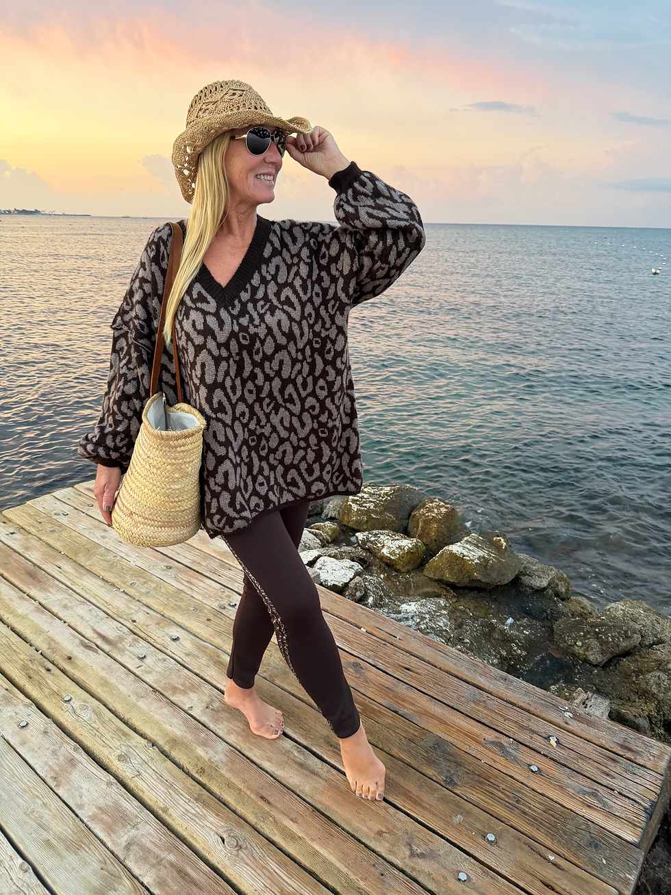 Miniaturbild: Oversize Leo Pullover mit V-Ausschnitt 
