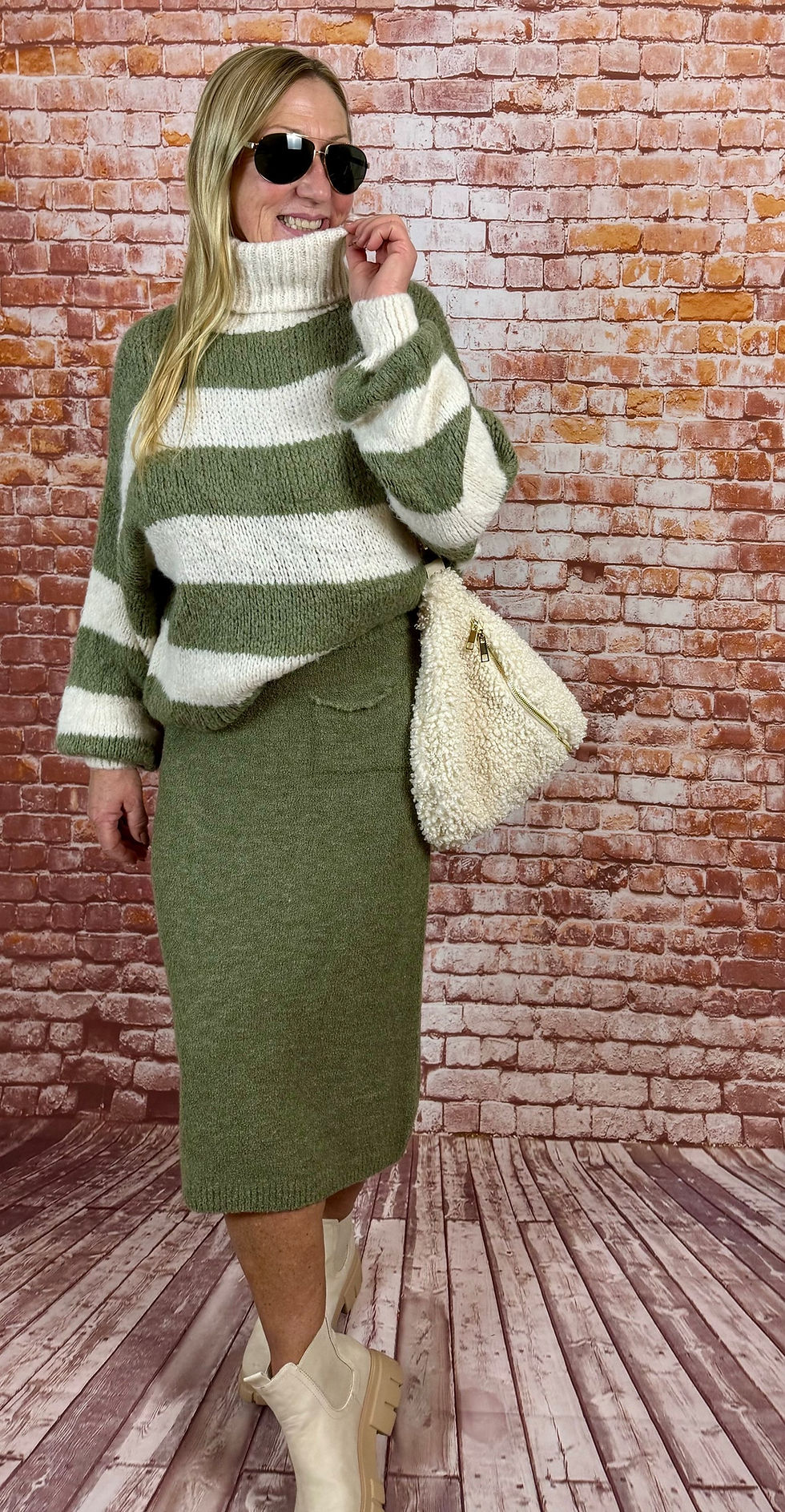 Miniaturbild: Oversize Cozy Pullover mit Rollkragen 