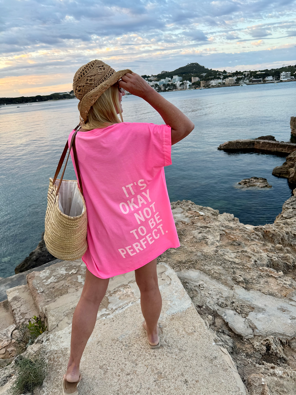 Miniaturbild: Oversize Neon Tshirt „It‘s okay not to be perfect“ 
