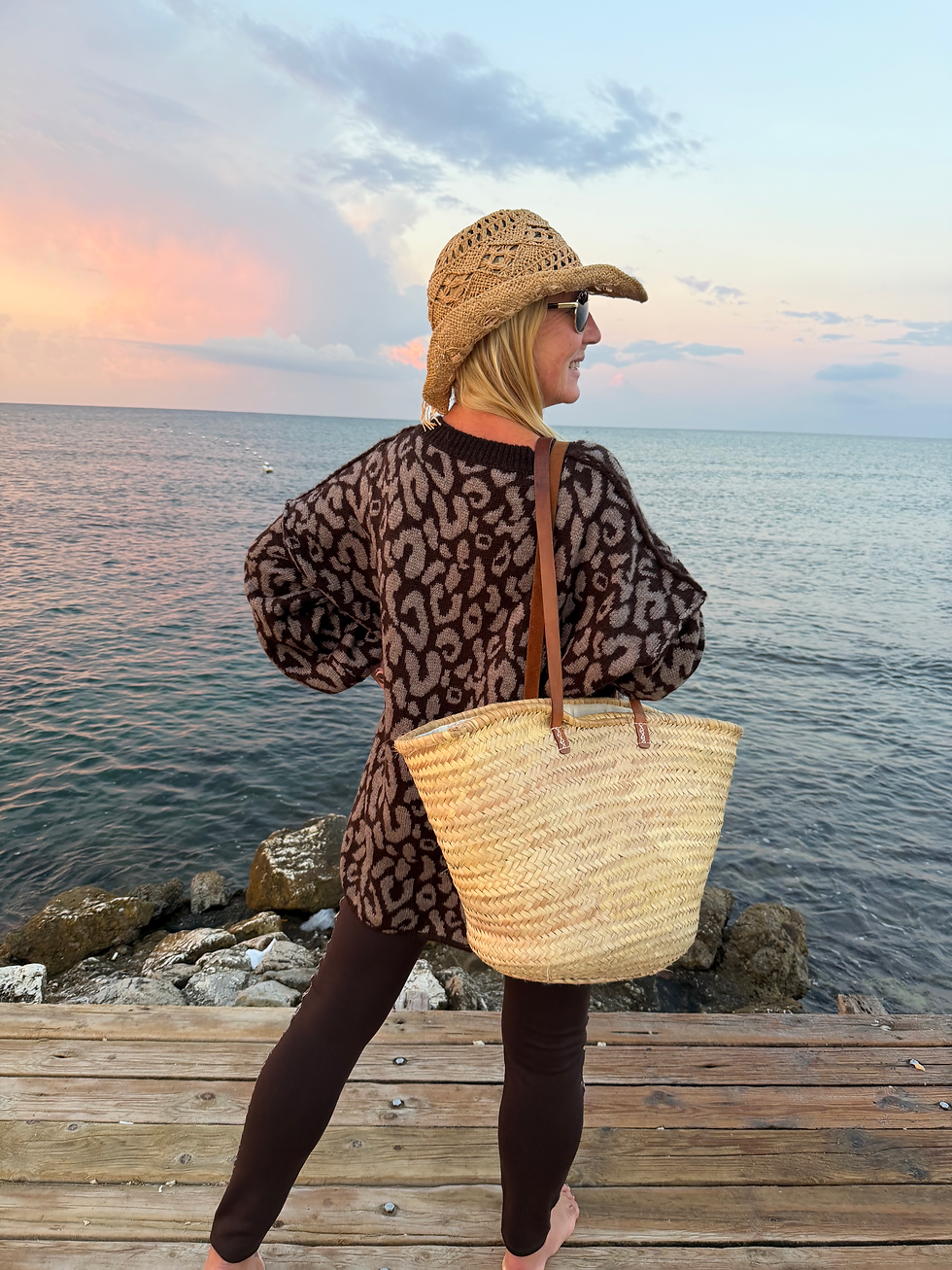 Miniaturbild: Oversize Leo Pullover mit V-Ausschnitt 