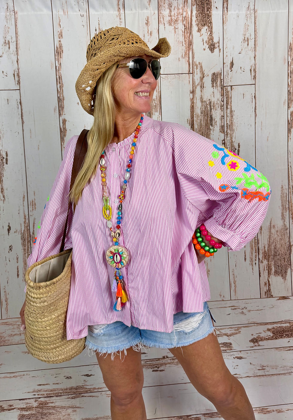 Miniaturbild: Exklusive Ibiza Sommer Blusen „Volants“ mit Neon Stickerei