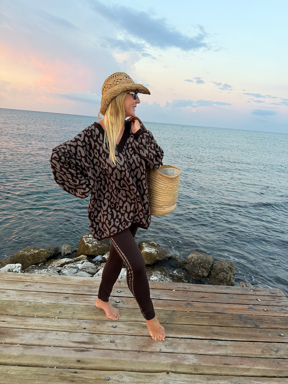 Miniaturbild: Oversize Leo Pullover mit V-Ausschnitt 