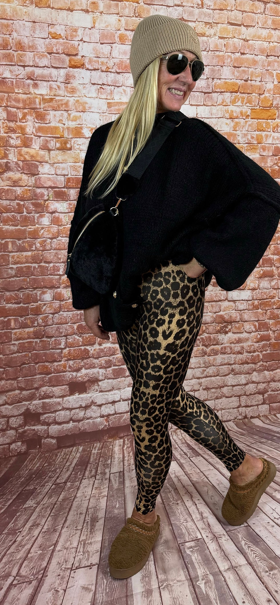 Miniaturbild: Cozy Cardigan mit Gold Knöpfen „schwarz“