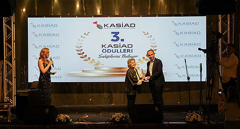 Yılın Yerel İnovatif Ürün Ödülünü “Tılsımlı Gömlek” Fatma Bayazıt’a Genç KASİAD Kurulu Üye