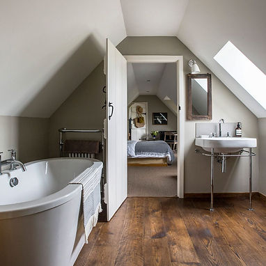 12-En-suite-bathroom-CHI-March-p26-Smith-920x920.jpeg