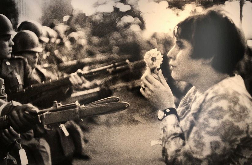 War and Flowers The Mass 戦争と花 写真展 東信