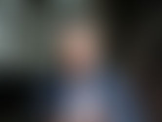 Andre, der eine PV Anlage an seinem Tablet plant