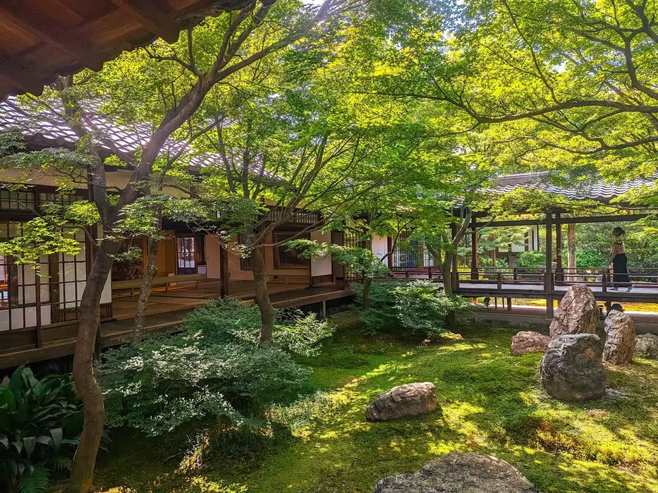 Kenninji engawa and inner garden