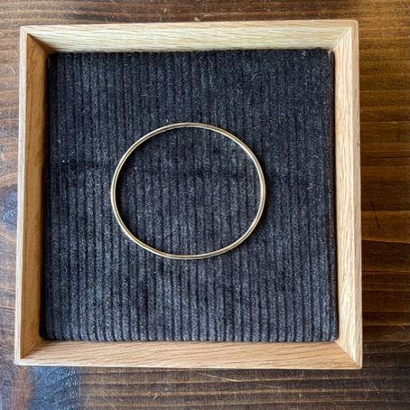 『k18 オーバル バングル』