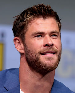Chris_Hemsworth_in_2017_by_Gage_Skidmore