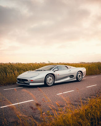 Jaguar XJ 220