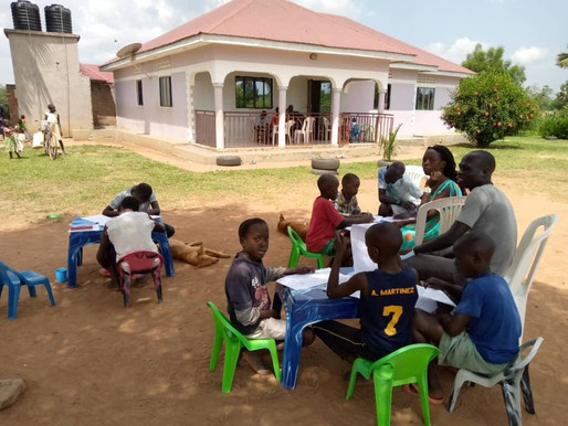 Ouganda : les cours à la maison