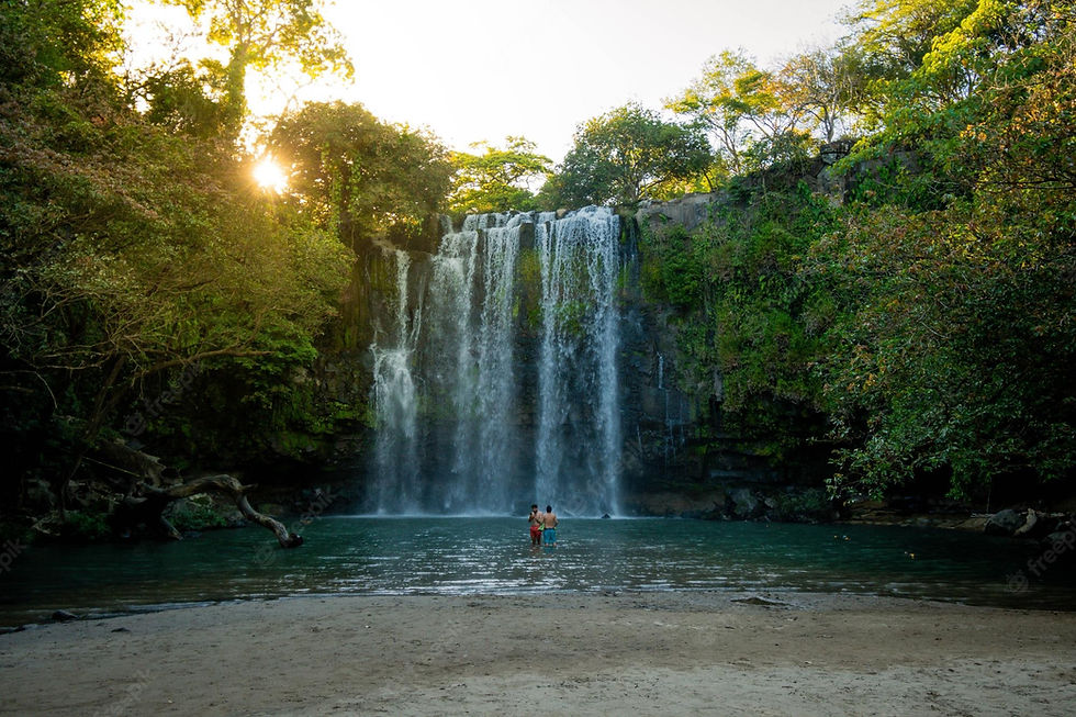 hermosa-cascada-costa-rica-cascada-llanos-cortez_145792-922.jpg