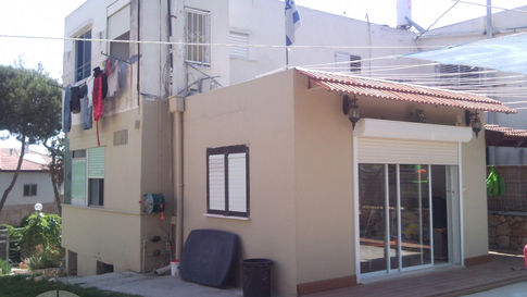 לפני השיפוץ והתוספת הבניה